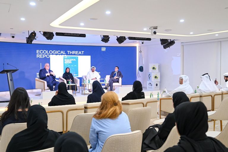 جانب من الجلسة الحوارية تقرير التهديد البيئي 2023
