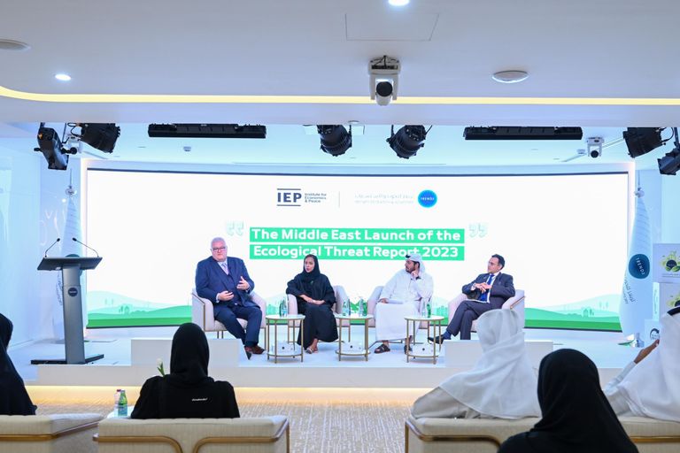 جانب من الجلسة الحوارية تقرير التهديد البيئي 2023