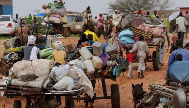 نازحون من المعارك في السودان - رويترز