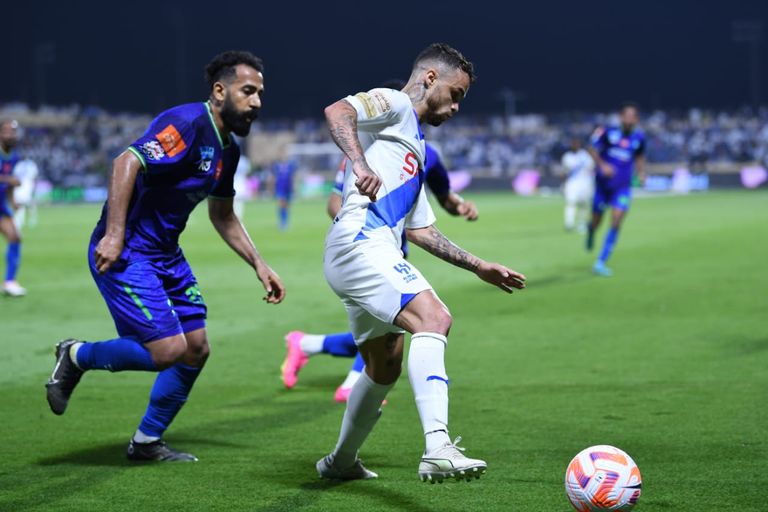 من مباراة الشباب والاتحاد في الدوري السعودي