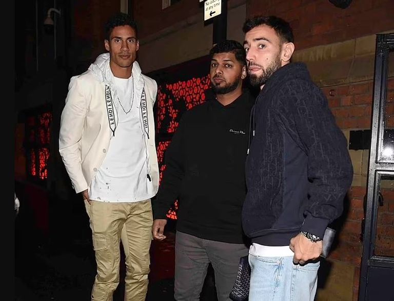 لاعبو مانشستر يونايتد في المطعم مانشستر يونايتد فاز على فولهام