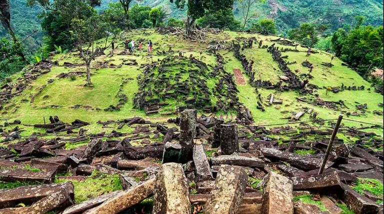 النصب التذكاري في إندونيسيا