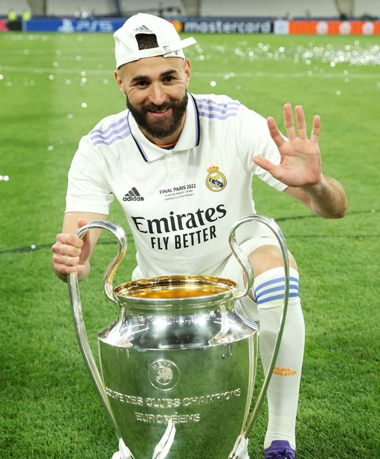 ماذا حقق بنزيما في دوري الأبطال؟ كريم بنزيما مهاجم الاتحاد السعودي