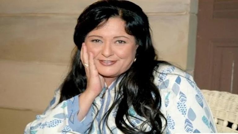 الفنانة الراحلة معالي زايد مع الفنان أحمد زكي