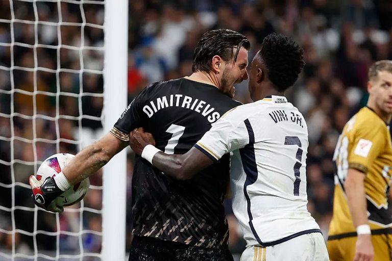 فينيسيوس جونيور وحارس رايو