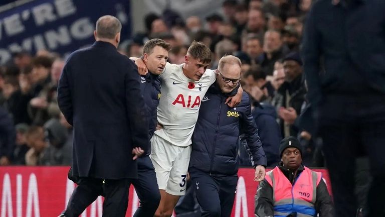 إصابة فان دي فين لاعب توتنهام ضد تشيلسي أنجي بوستيكوغلو مدرب توتنهام ضد تشيلسي
