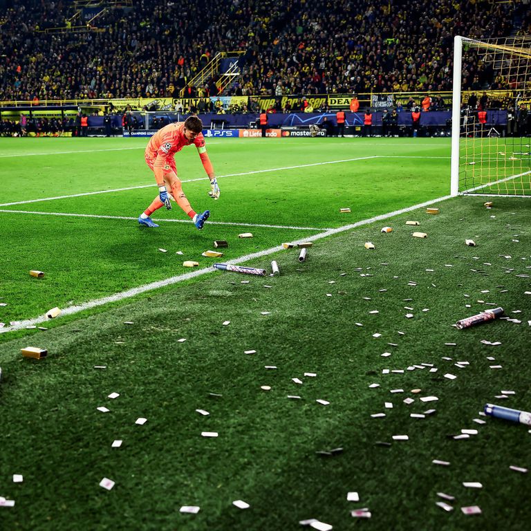 أكياس نقود مزيفة