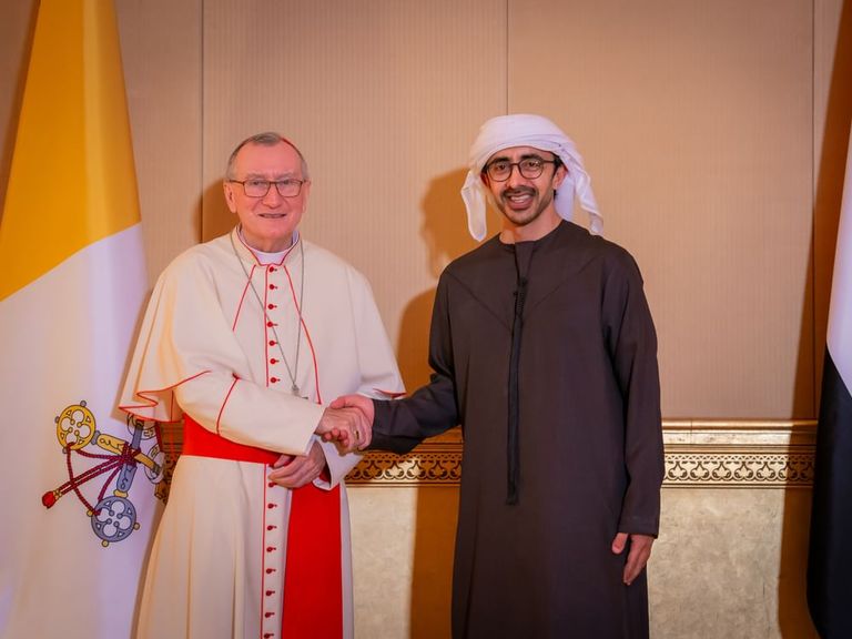 الشيخ عبدالله بن زايد آل نهيان وأمين سر الفاتيكان