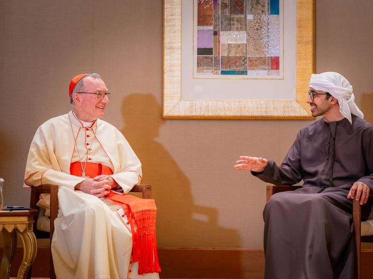 الشيخ عبدالله بن زايد آل نهيان وأمين سر الفاتيكان