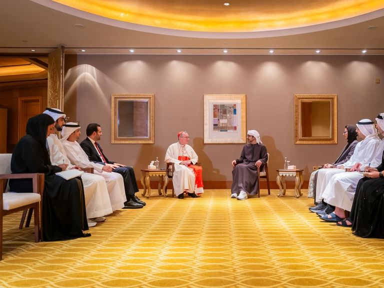 الشيخ عبدالله بن زايد آل نهيان وأمين سر الفاتيكان