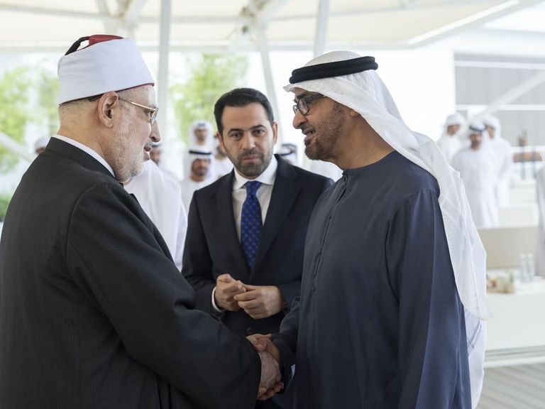 الشيخ محمد بن زايد آل نهيان يستقبل المشاركين في"القمة العالمية لقادة الأديان من أجل المناخ"_ وام