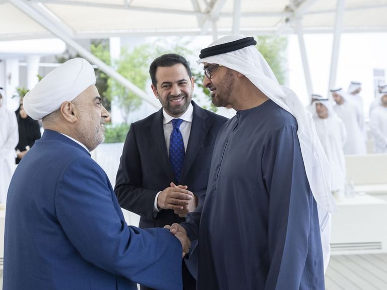 الشيخ محمد بن زايد آل نهيان يستقبل المشاركين في"القمة العالمية لقادة الأديان من أجل المناخ"_ وام