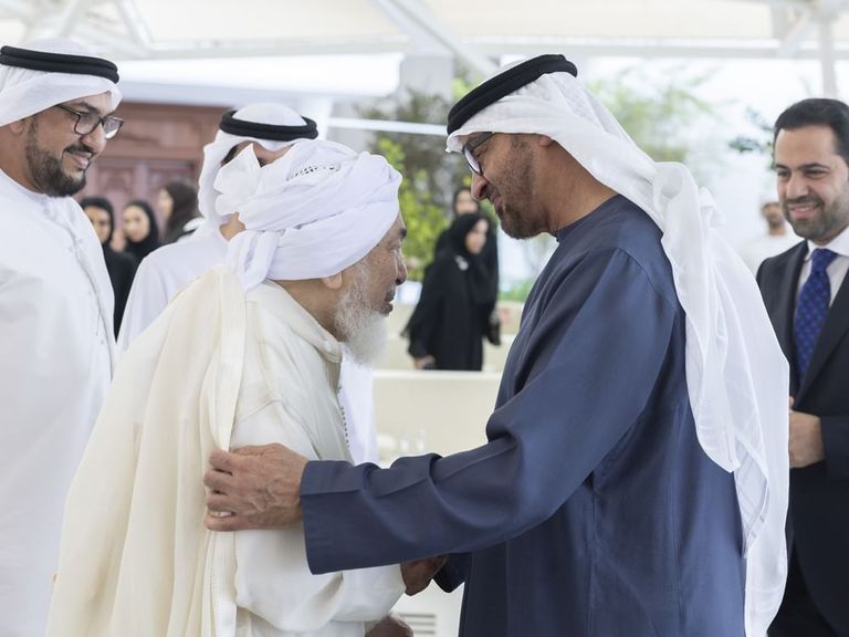 الشيخ محمد بن زايد آل نهيان يستقبل المشاركين في"القمة العالمية لقادة الأديان من أجل المناخ"_ وام