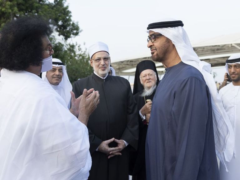 الشيخ محمد بن زايد آل نهيان يستقبل المشاركين في"القمة العالمية لقادة الأديان من أجل المناخ"_ وام