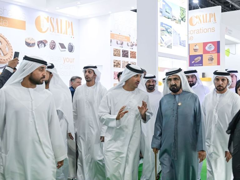 الشيخ محمد بن راشد آل مكتوم خلال زيارته فعاليات معرض جلفود - وام  الشيخ محمد بن راشد آل مكتوم خلال زيارته فعاليات معرض جلفود - وام