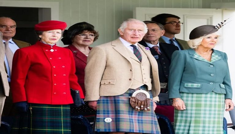 الملك تشارلز وشقيقته الأميرة آن