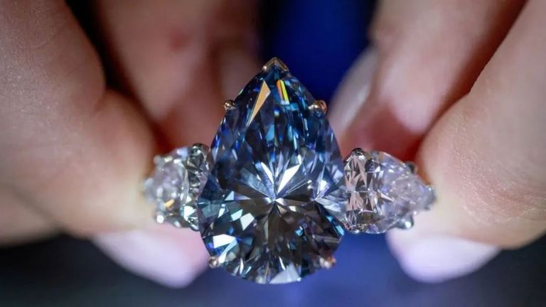 الألماسة الزرقاء