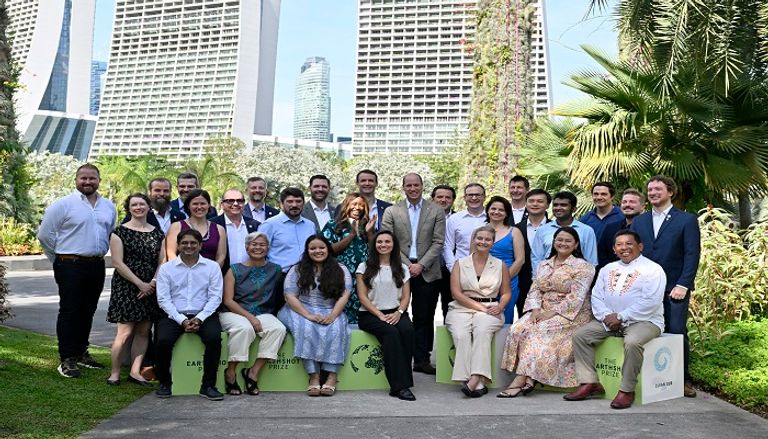 الأمير وليام وريث العرش البريطاني مع الفائزين بالجوائز