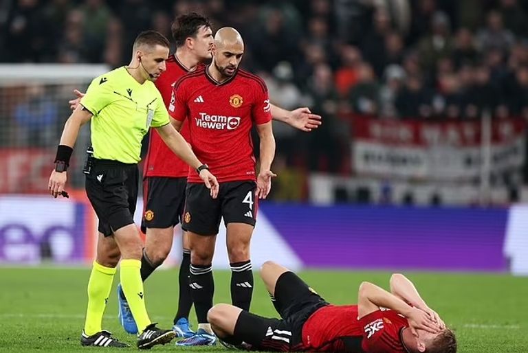 سفيان أمرابط روني بردغجي لاعب كوبنهاغن الدنماركي