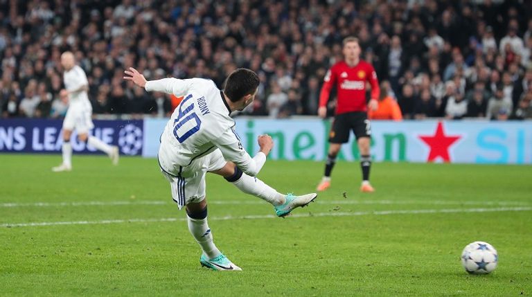 روني يسجل هدف الفوز