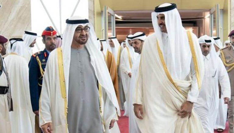 جانب من لقاء سابق بين أمير قطر والشيخ محمد بن زايد آل نهيان رئيس دولة الإمارات
