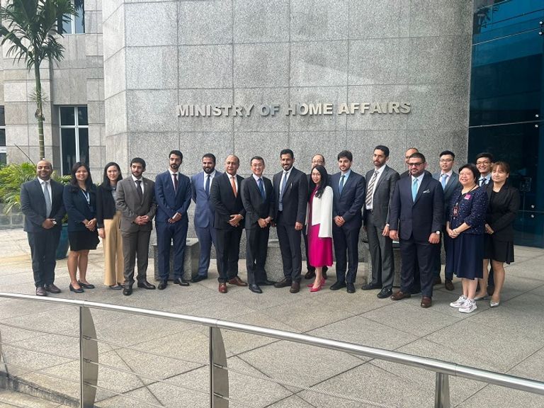 التعاون بين الإمارات وسنغافورة في مكافحة الجرائم المالية