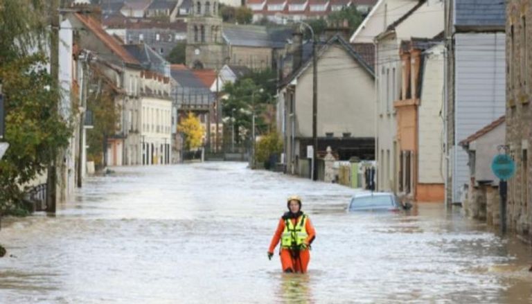 المياه تغرق شوارع المقاطعة الفرنسية