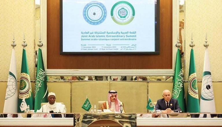 مؤتمر صحفي لوزير الخارجية السعودي والأمينان العامان لجامعة الدول العربية ومنظمة التعاون الإسلامي