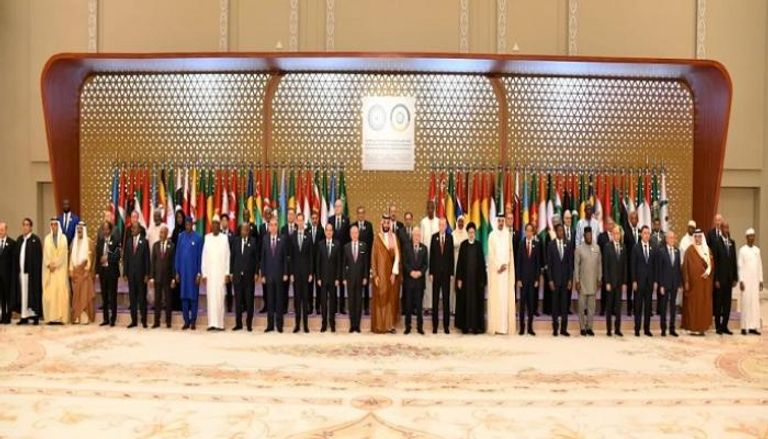 صورة جماعية للقادة قبيل القمة العربية الإسلامية بالرياض 