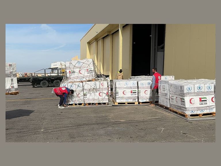 جانب من عملية إرسال المساعدات