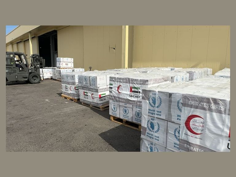جانب من عملية إرسال المساعدات