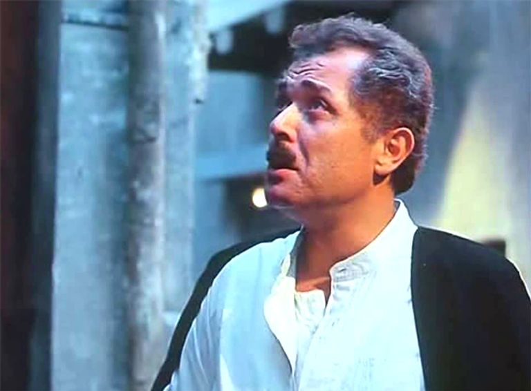 محمود عبدالعزيز في فيلم 