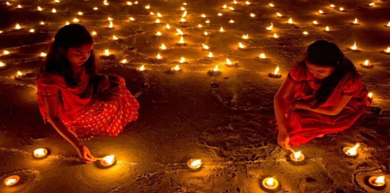 الملايين يحتفلون بعيد ديوالي