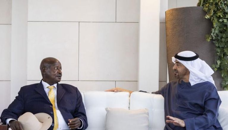 الشيخ محمد بن زايد آل نهيان رئيس دولة الإمارات والرئيس الأوغندي