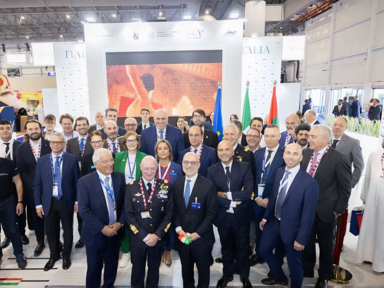 وزير الدفاع الإيطالي خلال مشاركته بمعرض دبي للطيران 2023