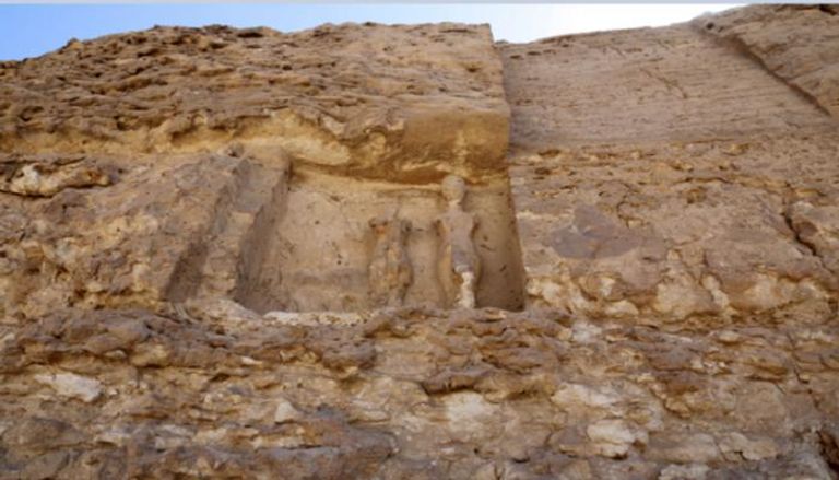 مومياوات محفورة في مكان أثري