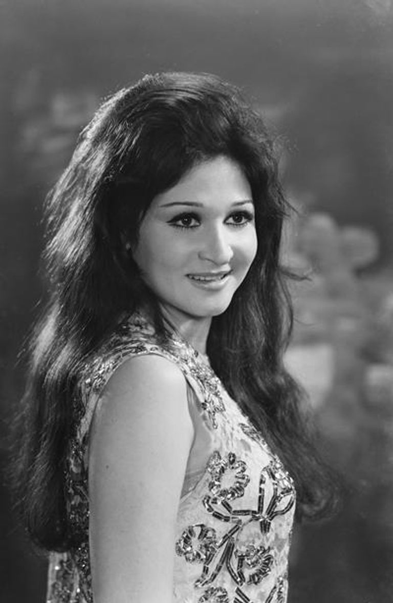 الفنانة القديرة لبلبة