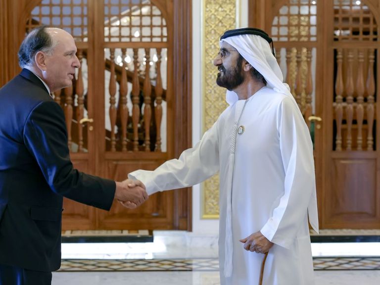 الشيخ محمد بن راشد آل مكتوم يستقبل قيادات مصرفية عالمية - وام