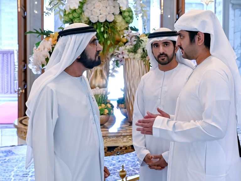 الشيخ محمد بن راشد آل مكتوم يستقبل قيادات مصرفية عالمية - وام