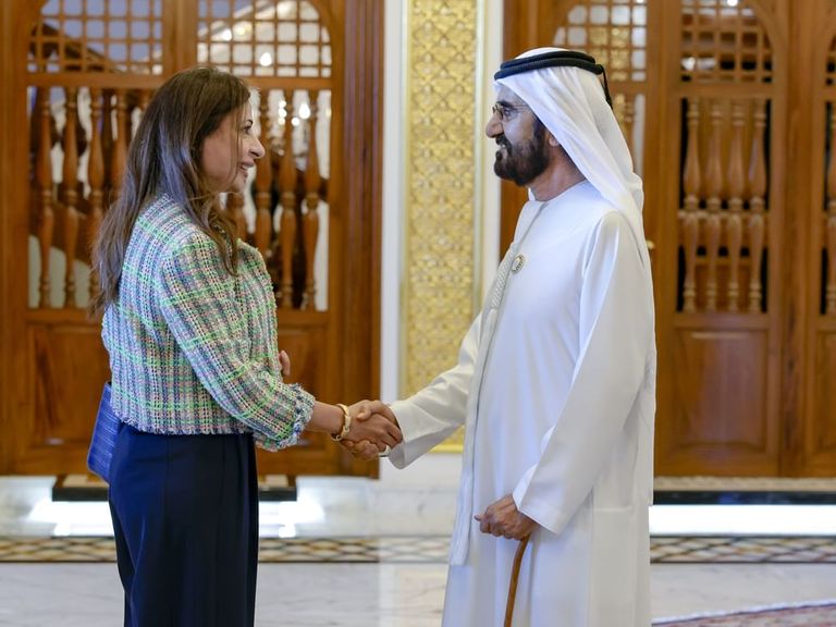 الشيخ محمد بن راشد آل مكتوم يستقبل قيادات مصرفية عالمية - وام