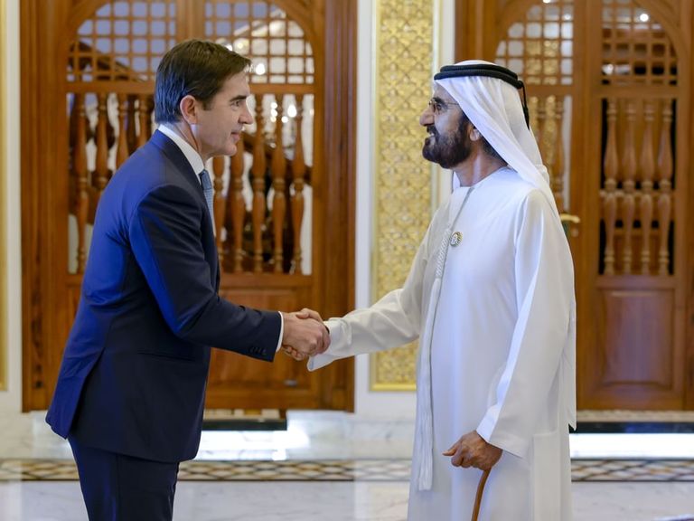 الشيخ محمد بن راشد آل مكتوم يستقبل قيادات مصرفية عالمية - وام