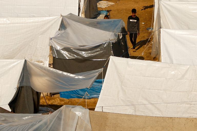 مياه الأمطار اقتحمت خيام النازحين في غزة