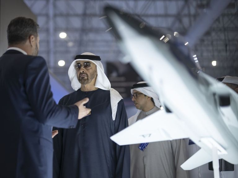 الشيخ محمد بن زايد آل نهيان رئيس الإمارات يزور معرض دبي للطيران