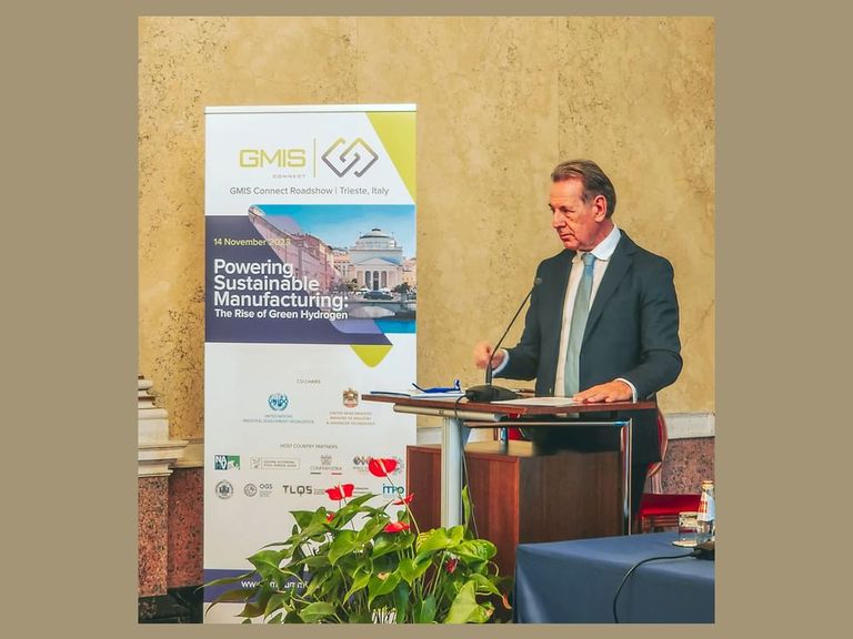 جولة ترويجية في إيطاليا للقمة العالمية للصناعة والتصنيع - وام