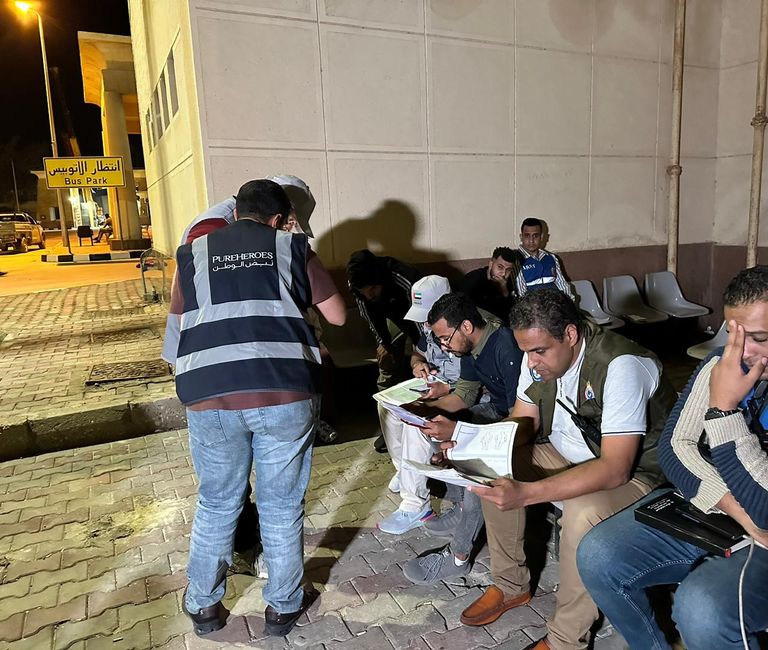 لحظة وصول الطائرة الإماراتية