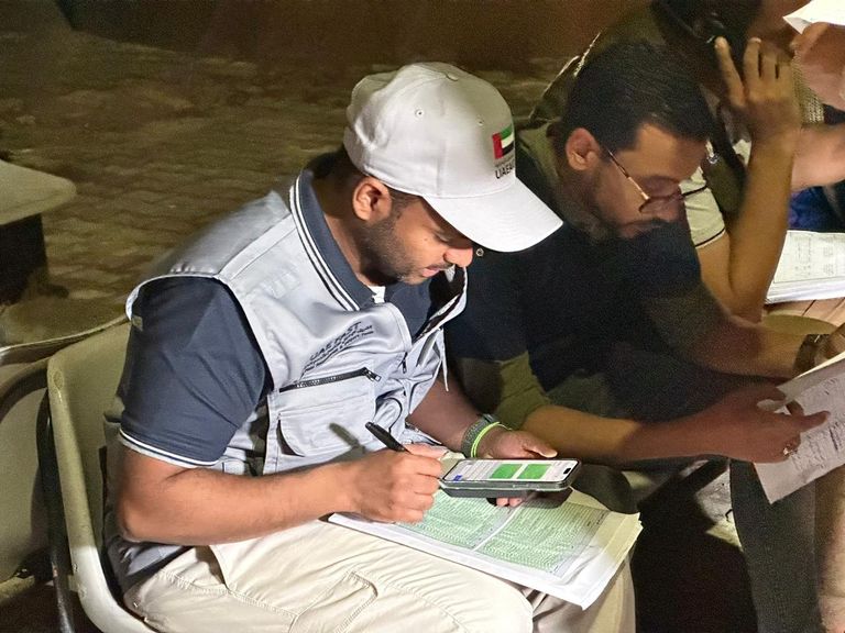 لحظة وصول الطائرة الإماراتية