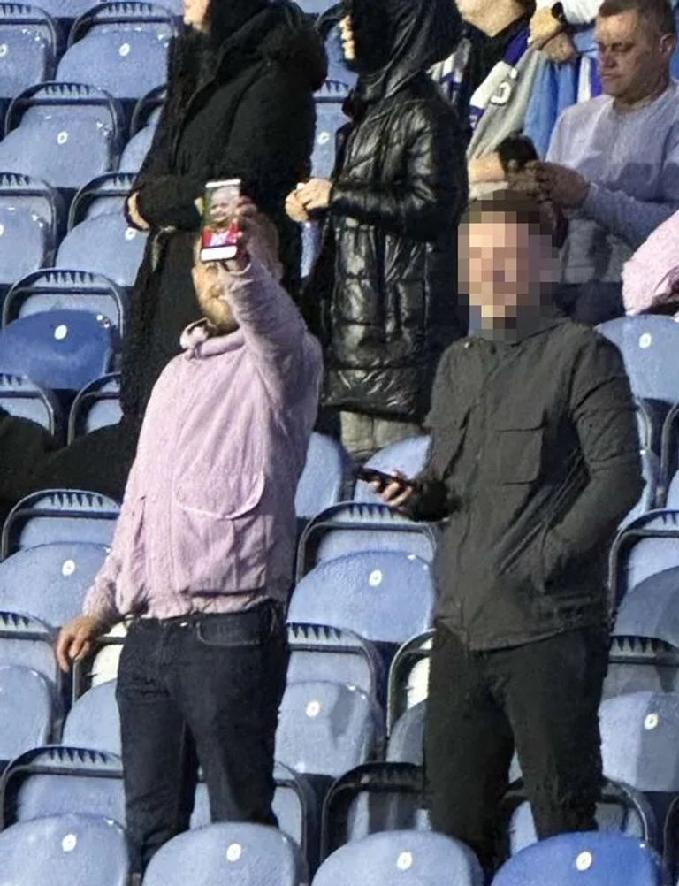 لحظة رفع الصورة جيرمان ديفو مع الطفل الراحل