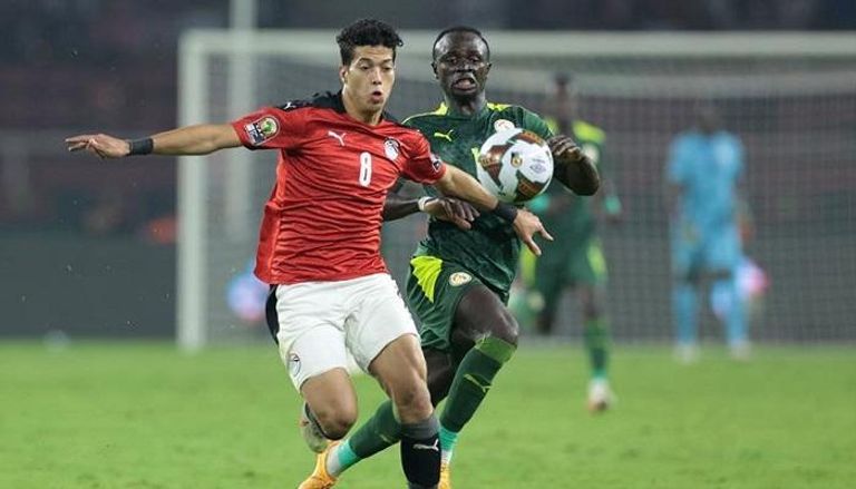 إمام عاشور لاعب وسط منتخب مصر