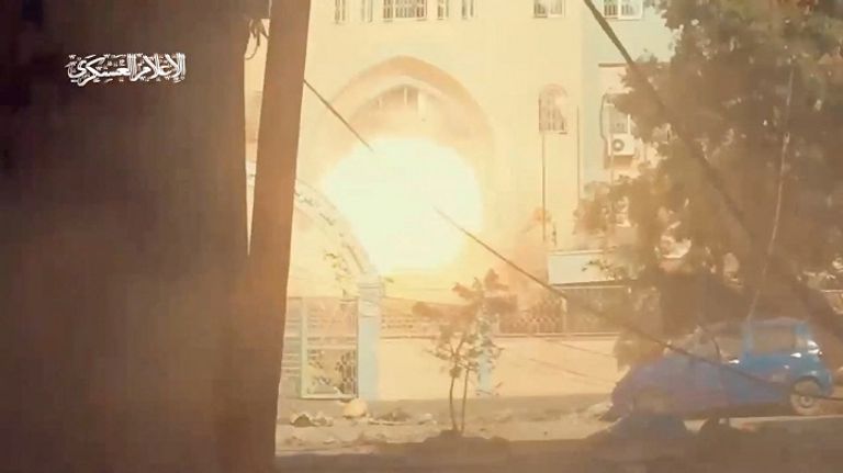 مسلحون من حماس يهاجمون قوات إسرائيلية متحصنة في مبنى مستشفى