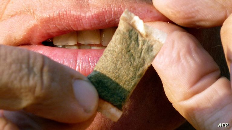 شخص يدخن - تعبيرية